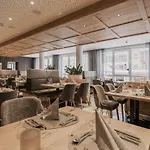 Firstpeak Hotel 4*