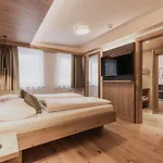 Firstpeak Hotel