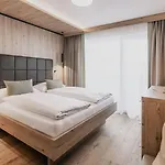 Firstpeak Hotel 4*
