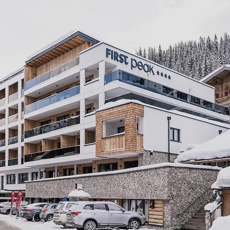 Firstpeak Hotel