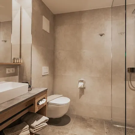 Hotel Firstpeak 4*