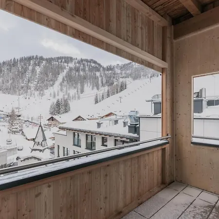 Hotel Firstpeak 4*