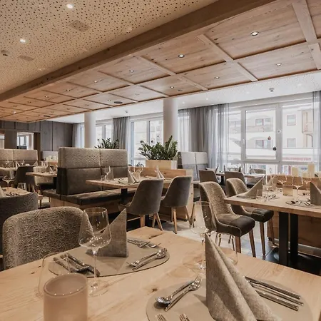 Firstpeak ホテル 4*