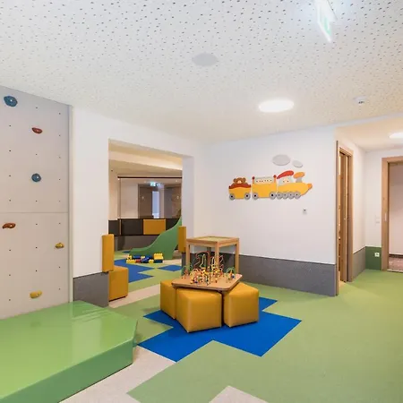 Firstpeak 4* Zauchensee