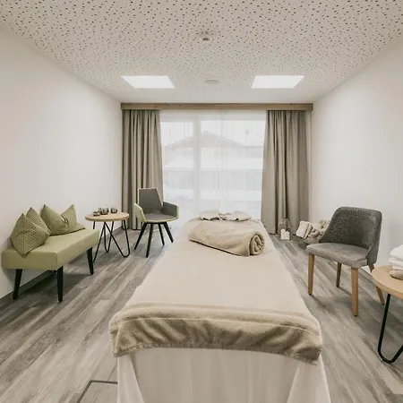 Firstpeak Hotel 4*