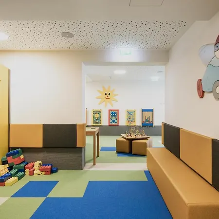 ホテル Firstpeak 4*