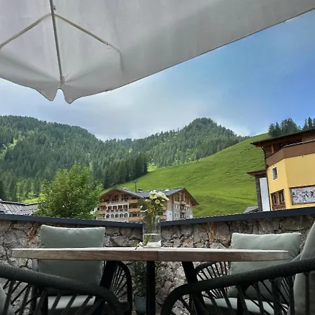Firstpeak Hotel 4*
