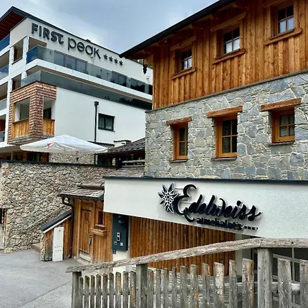 Firstpeak Hotel
