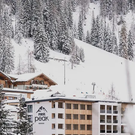 Hotel Firstpeak 4*