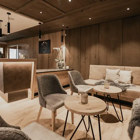 Firstpeak Hotel 4*