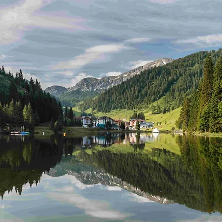 Hotel Firstpeak 4*