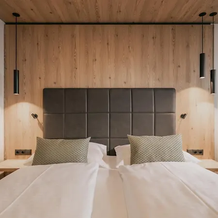 Firstpeak Hotel 4*