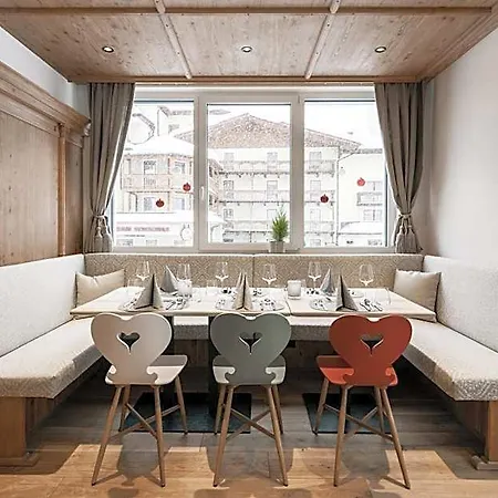 Firstpeak Hotel 4*