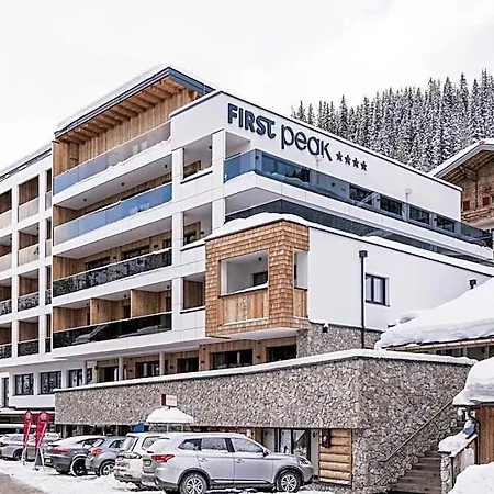 Firstpeak Hotel 4*