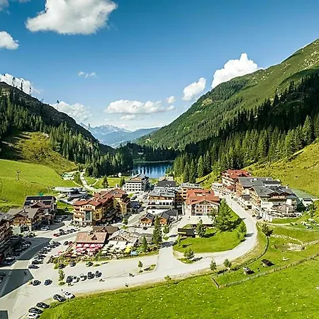 Hotel Firstpeak 4*